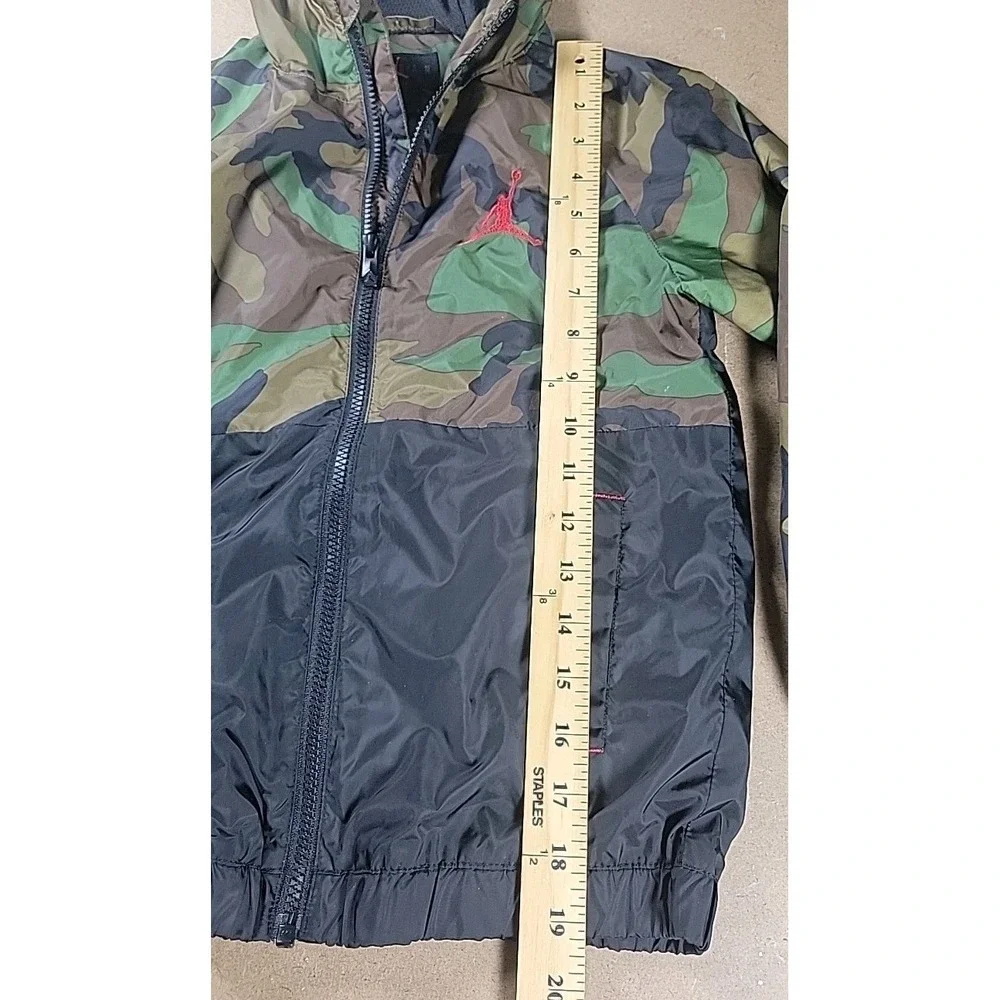 Nike Air Jordan Youth Boys Small Full Zip Jacket‎ Camo Hooded Windbreaker